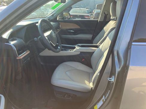 Used 2025 Toyota Grand Highlander FWD image 20