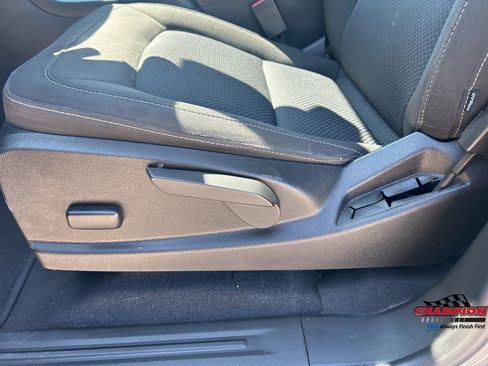 Used 2022 Chevrolet Colorado LT w/ Safety Package image 15