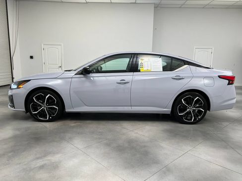 Used 2025 Nissan Altima 2.5 SR FWD image 5