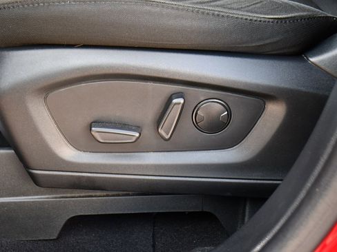 Used 2023 Ford Explorer XLT image 14