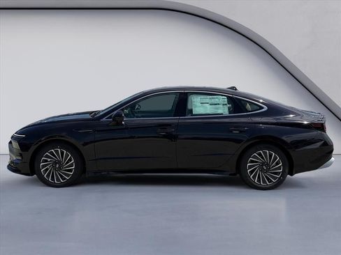 New 2026 Hyundai Sonata Limited FWD image 2