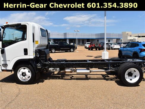 New 2025 Chevrolet Low Cab Forward image 24