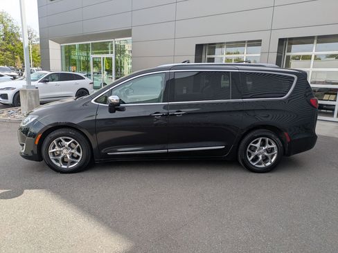 Used 2018 Chrysler Pacifica Limited FWD image 7