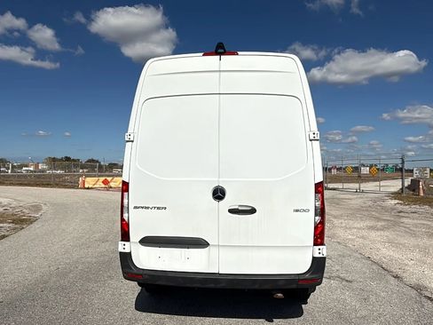 Used 2021 Mercedes-Benz Sprinter 1500 image 4
