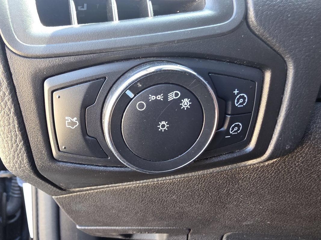 Used 2013 Ford Focus SE FWD image 22