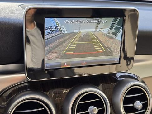 Used 2018 Mercedes-Benz GLC 300 4MATIC image 24