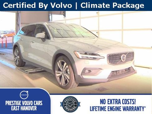 Certified 2025 Volvo V60 B5 Cross Country Plus image 1