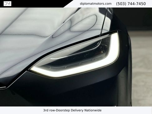 Used 2018 Tesla Model X 75D image 12