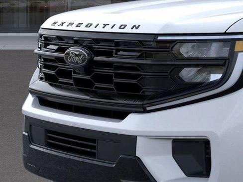 New 2025 Ford Expedition Platinum w/ Stealth Performance Package AWD/4WD image 17