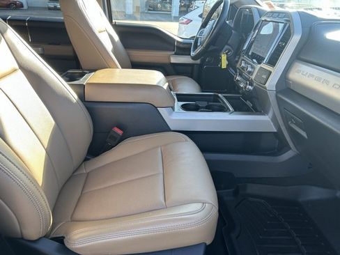 Used 2022 Ford F350 Lariat w/ Chrome Package image 17