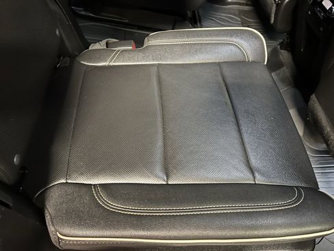 Used 2023 GMC Yukon XL SLT image 28