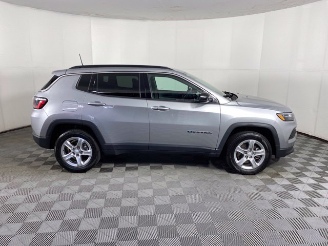 Used 2023 Jeep Compass Latitude w/ Convenience Group AWD/4WD image 6