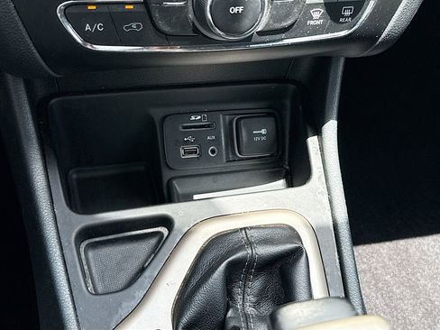 Used 2016 Jeep Cherokee Latitude w/ Safety/Convenience Group FWD image 18