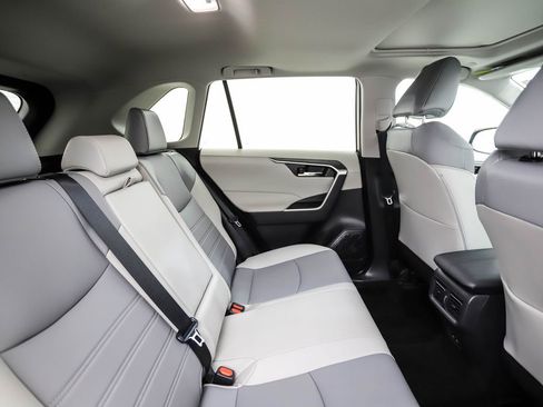 Used 2023 Toyota RAV4 XLE Premium image 25