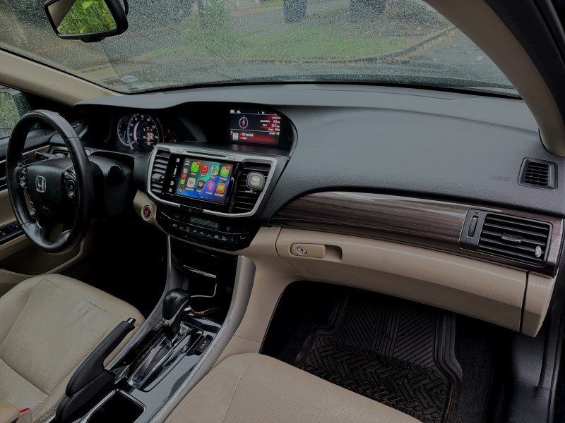 Used 2017 Honda Accord EX-L image 24