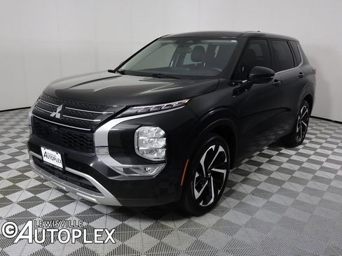 Used 2023 Mitsubishi Outlander SE image 12