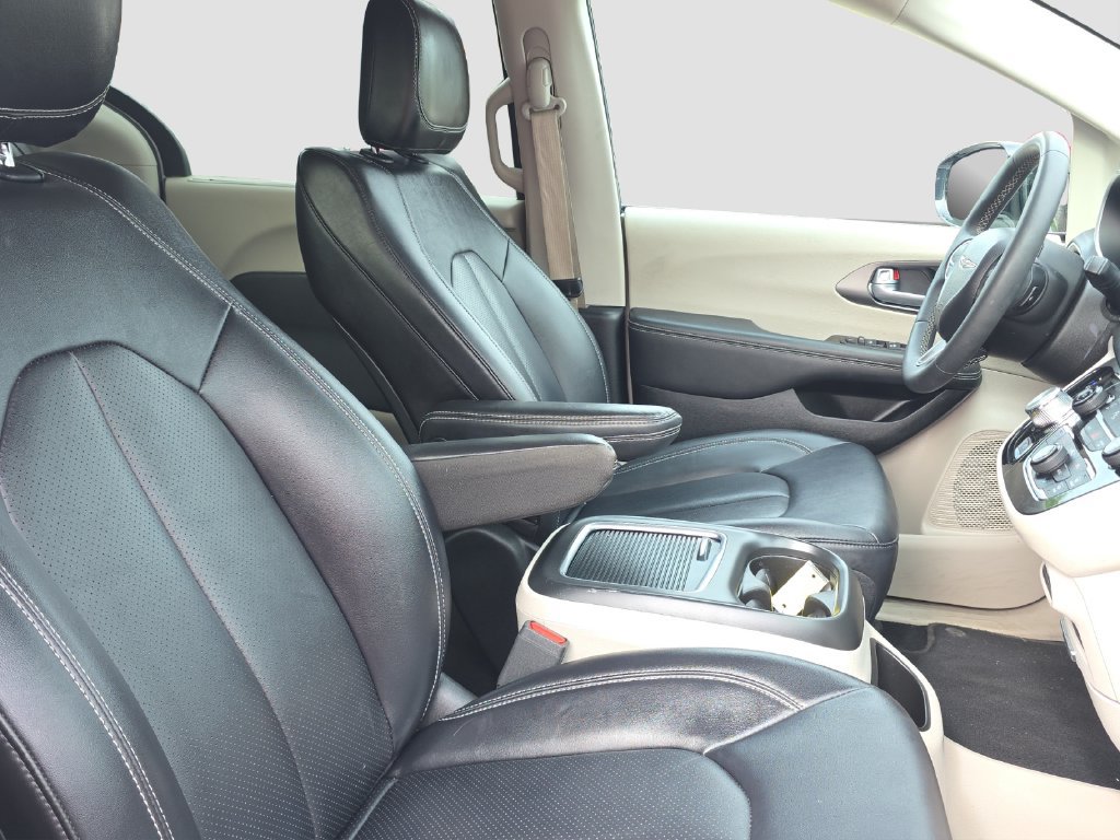 Used 2024 Chrysler Pacifica Touring-L FWD image 20