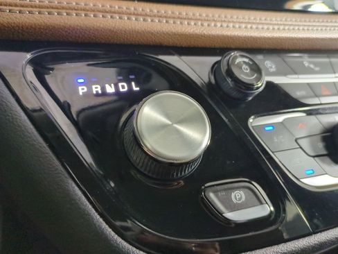 Used 2019 Chrysler Pacifica Limited w/ Tire & Wheel Group image 22