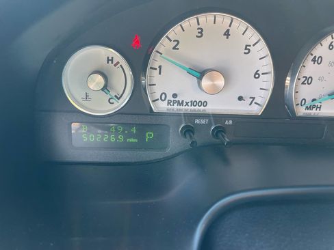 Used 2004 Ford Thunderbird Deluxe image 12