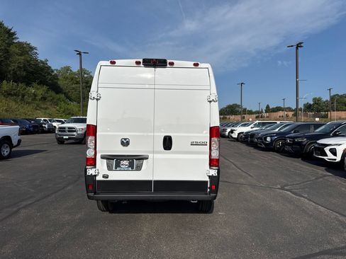 Used 2025 RAM ProMaster 2500 w/ Convenience Group FWD image 5