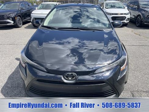 Used 2025 Toyota Corolla LE FWD image 10