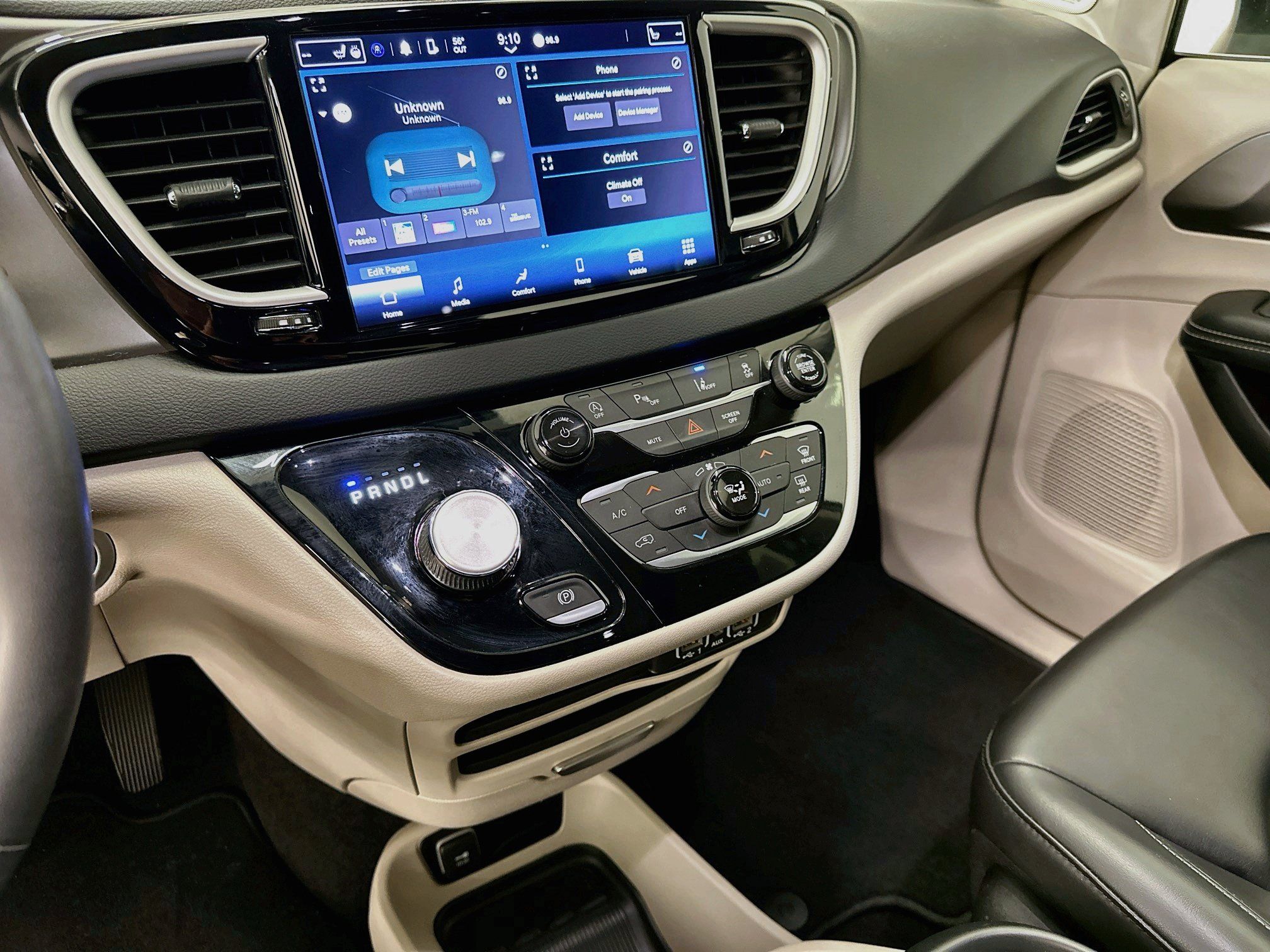 Used 2023 Chrysler Pacifica Touring-L FWD image 25