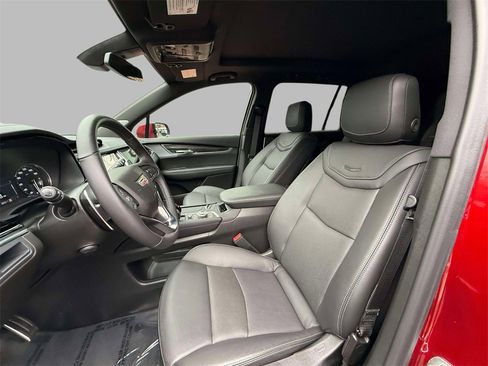 Used 2024 Cadillac XT6 Sport image 2