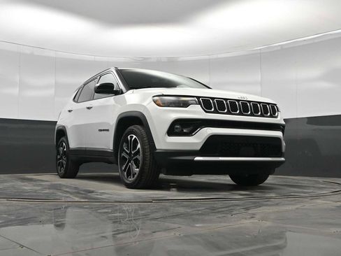 Used 2024 Jeep Compass Limited image 31