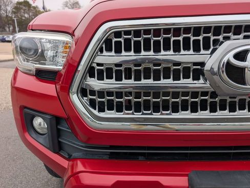 Used 2016 Toyota Tacoma TRD Sport w/ Towing Package AWD/4WD image 8