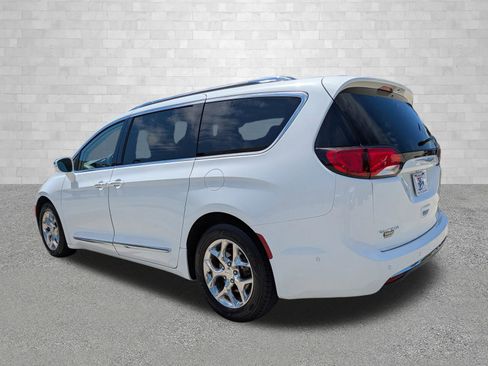 Used 2019 Chrysler Pacifica Limited w/ Advanced Safetytec Group image 4