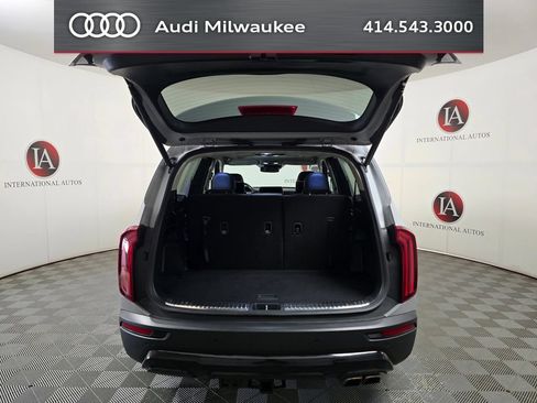 Used 2022 Kia Telluride SX w/ SX Prestige Package AWD/4WD image 9