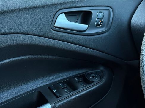 Used 2017 Ford Escape SE AWD/4WD image 16