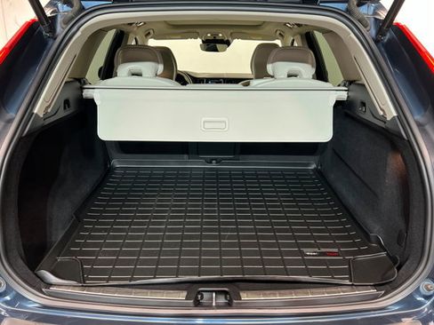 Used 2021 Volvo XC60 T6 Momentum image 22