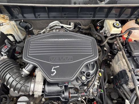 Used 2018 GMC Acadia SLT AWD/4WD image 12