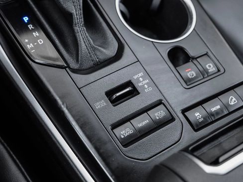 Used 2021 Toyota Highlander XLE image 38