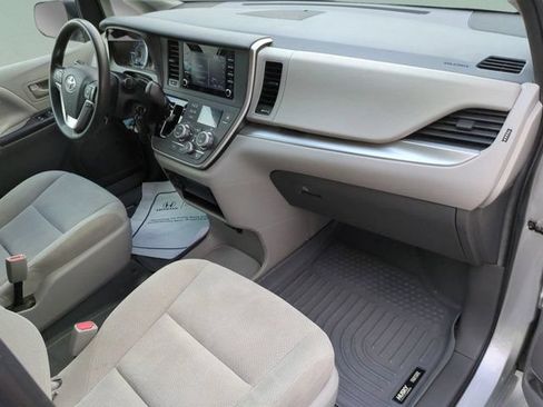 Certified 2020 Toyota Sienna L FWD image 20