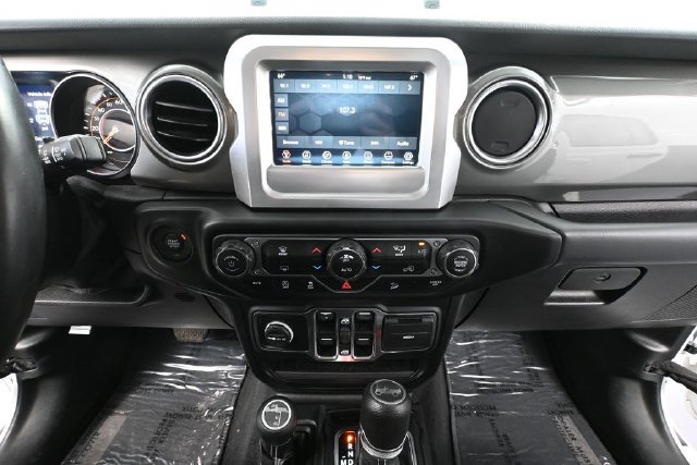 Used 2019 Jeep Wrangler Unlimited Sahara AWD/4WD image 26