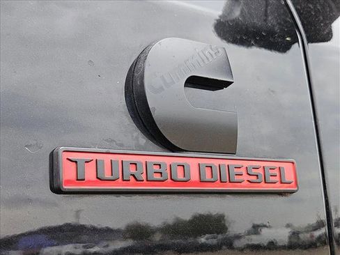 Used 2019 RAM 2500 Laramie w/ Black Appearance Package image 8