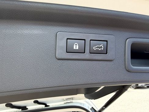 Used 2023 Subaru Forester Premium AWD/4WD image 8