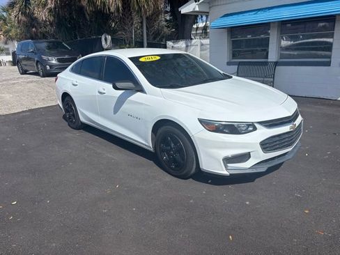 Used 2018 Chevrolet Malibu LS image 2