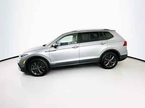 Used 2022 Volkswagen Tiguan SE w/ Panoramic Sunroof Package image 4
