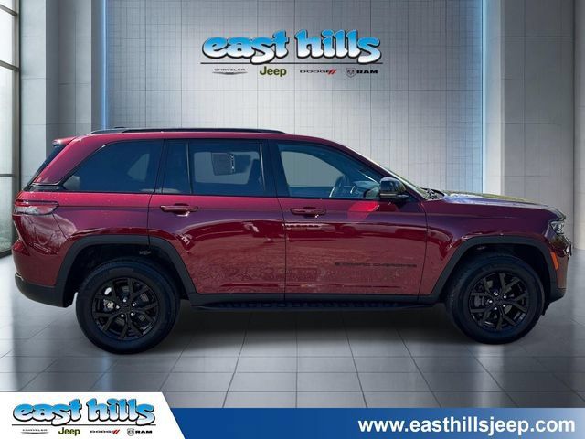 Certified 2024 Jeep Grand Cherokee Altitude AWD/4WD image 2