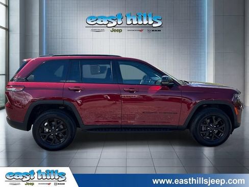Certified 2024 Jeep Grand Cherokee Altitude AWD/4WD image 2
