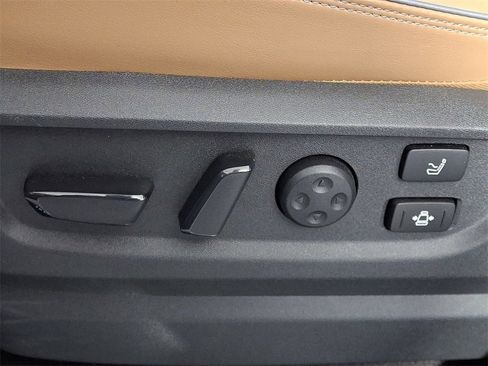 Certified 2025 INFINITI QX80 Sensory image 17