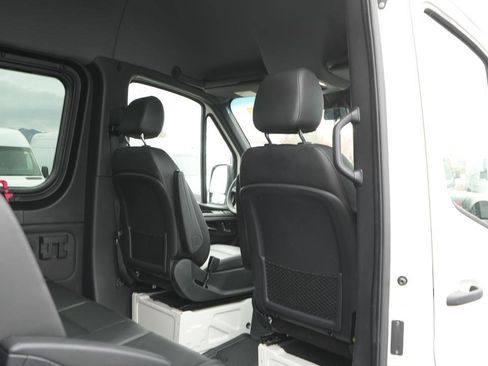 Used 2024 Mercedes-Benz Sprinter 2500 image 10