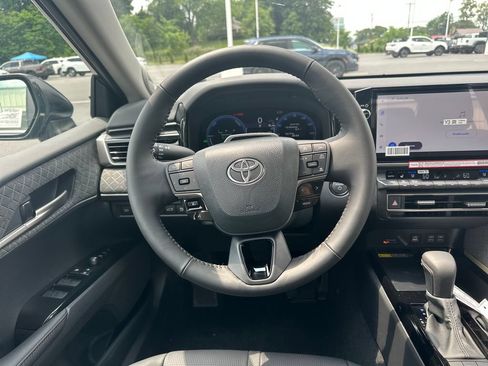 Used 2026 Toyota Camry XLE AWD/4WD image 18