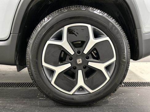 Used 2024 Rivian R1T Adventure image 10