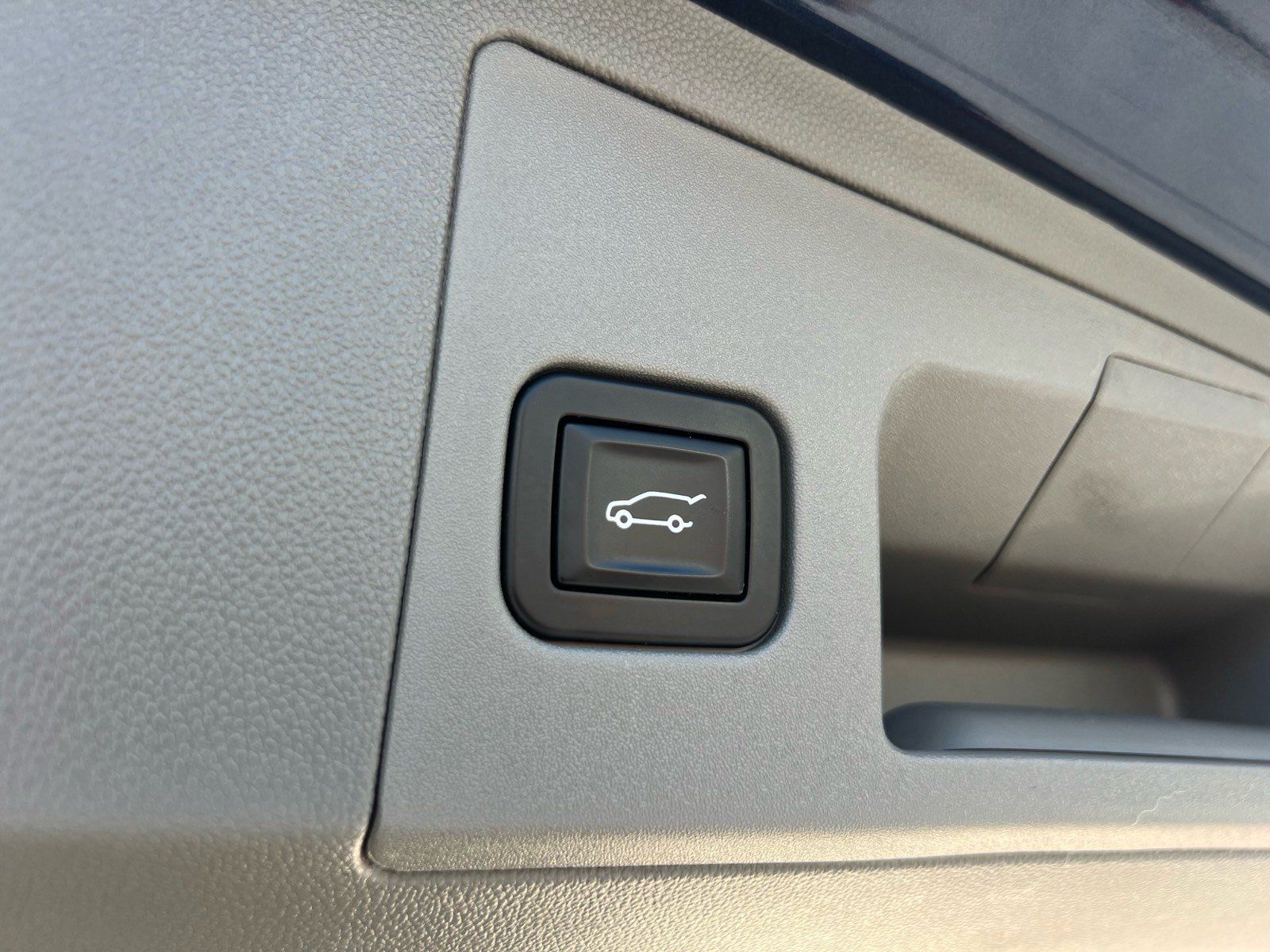 Used 2018 Cadillac XT5 Luxury w/ Driver Awareness Package AWD/4WD image 39