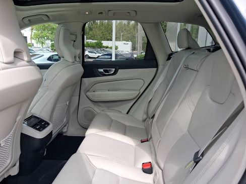 Used 2022 Volvo XC60 B6 Inscription w/ Advanced Package AWD/4WD image 8