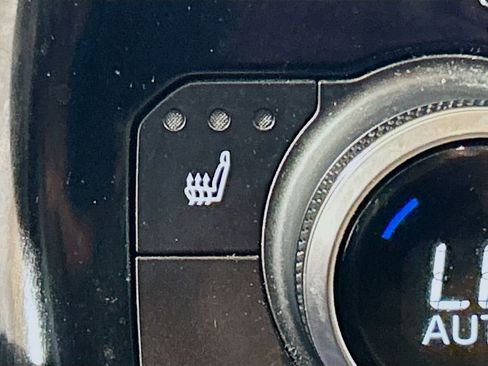 Used 2023 Toyota Highlander XLE image 17